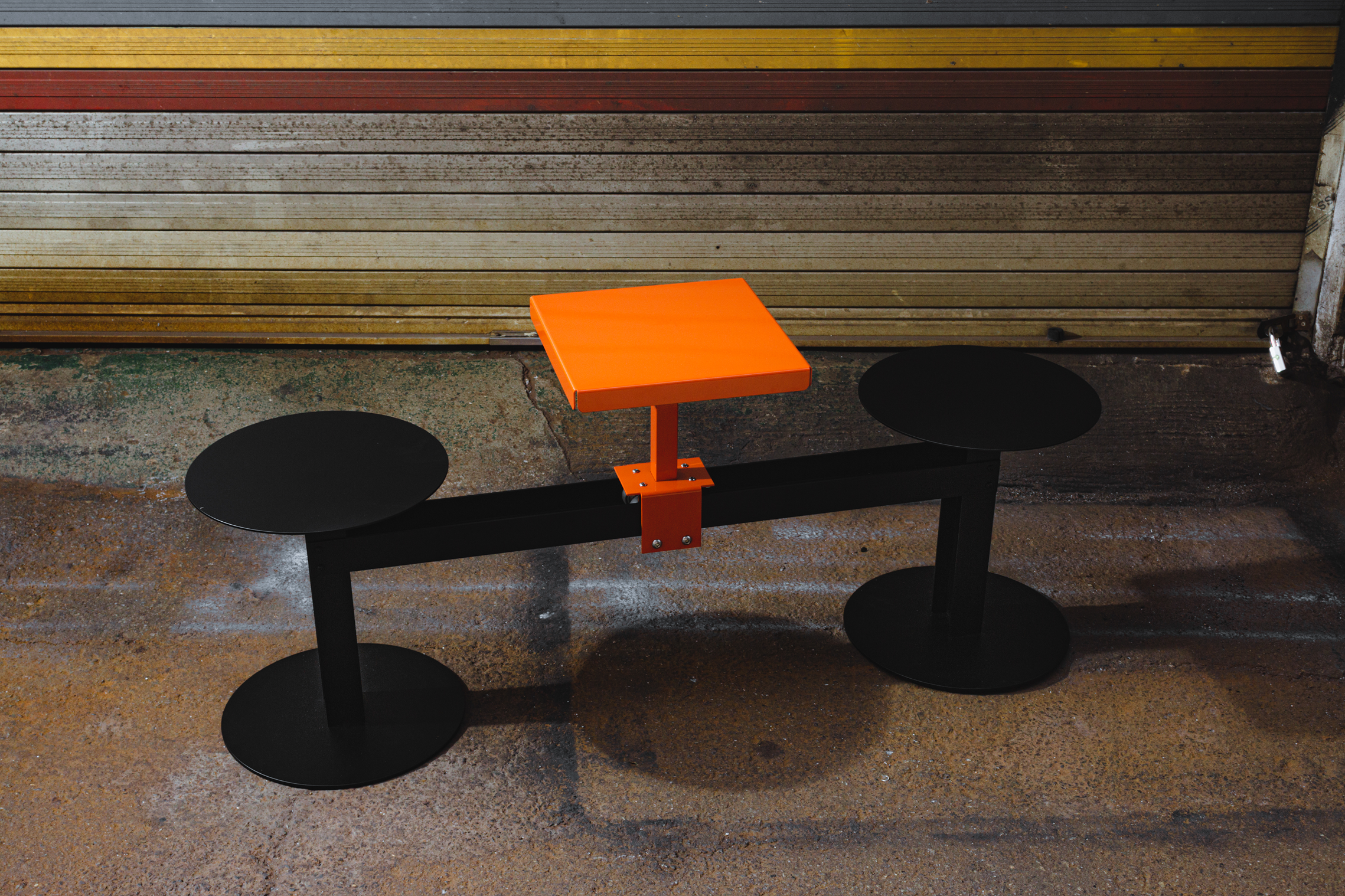 SMOKING BENCH