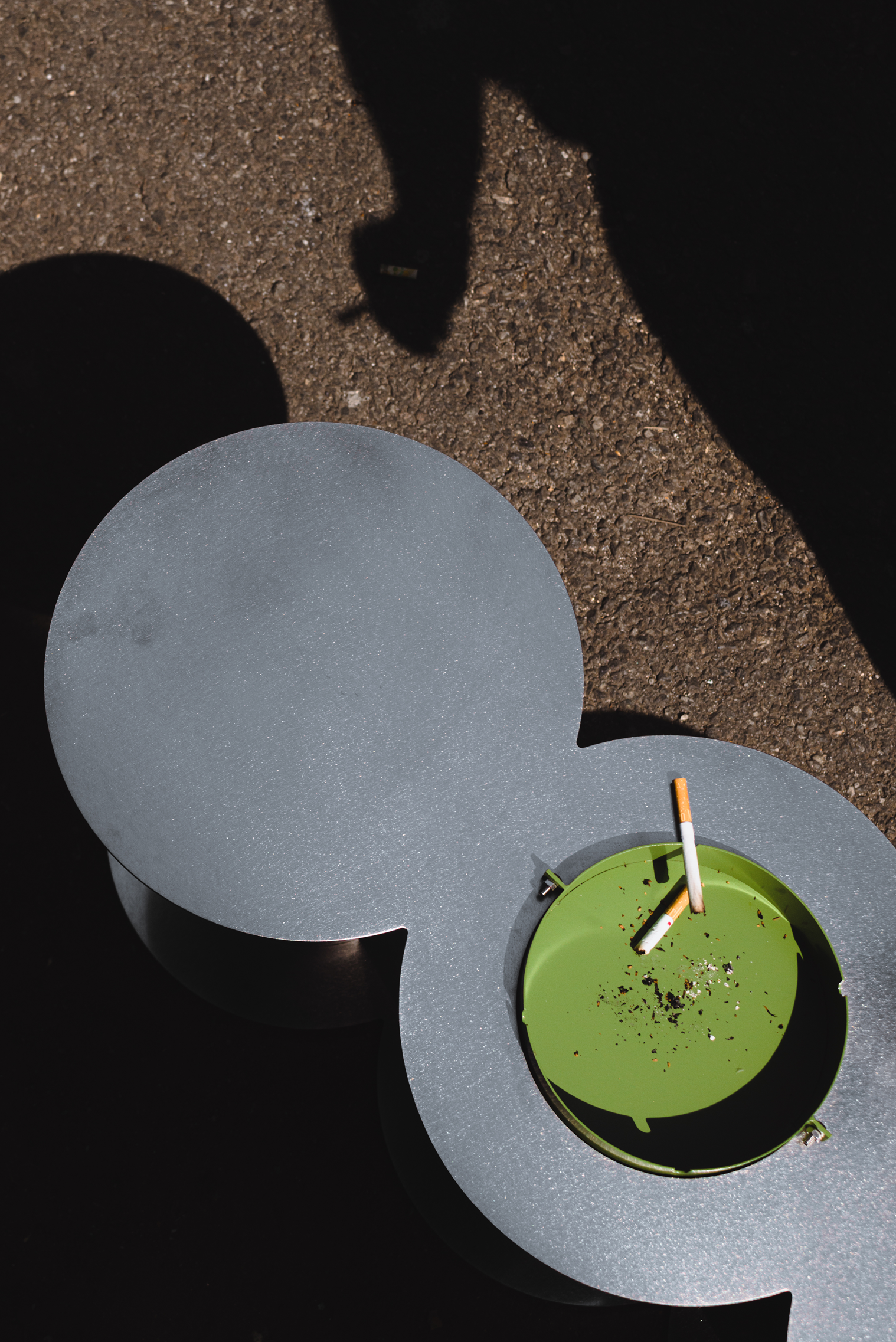 SMOKING BENCH